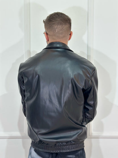 Giubbino Nero in Ecopelle Premium – Zip Frontale e Design Moderno