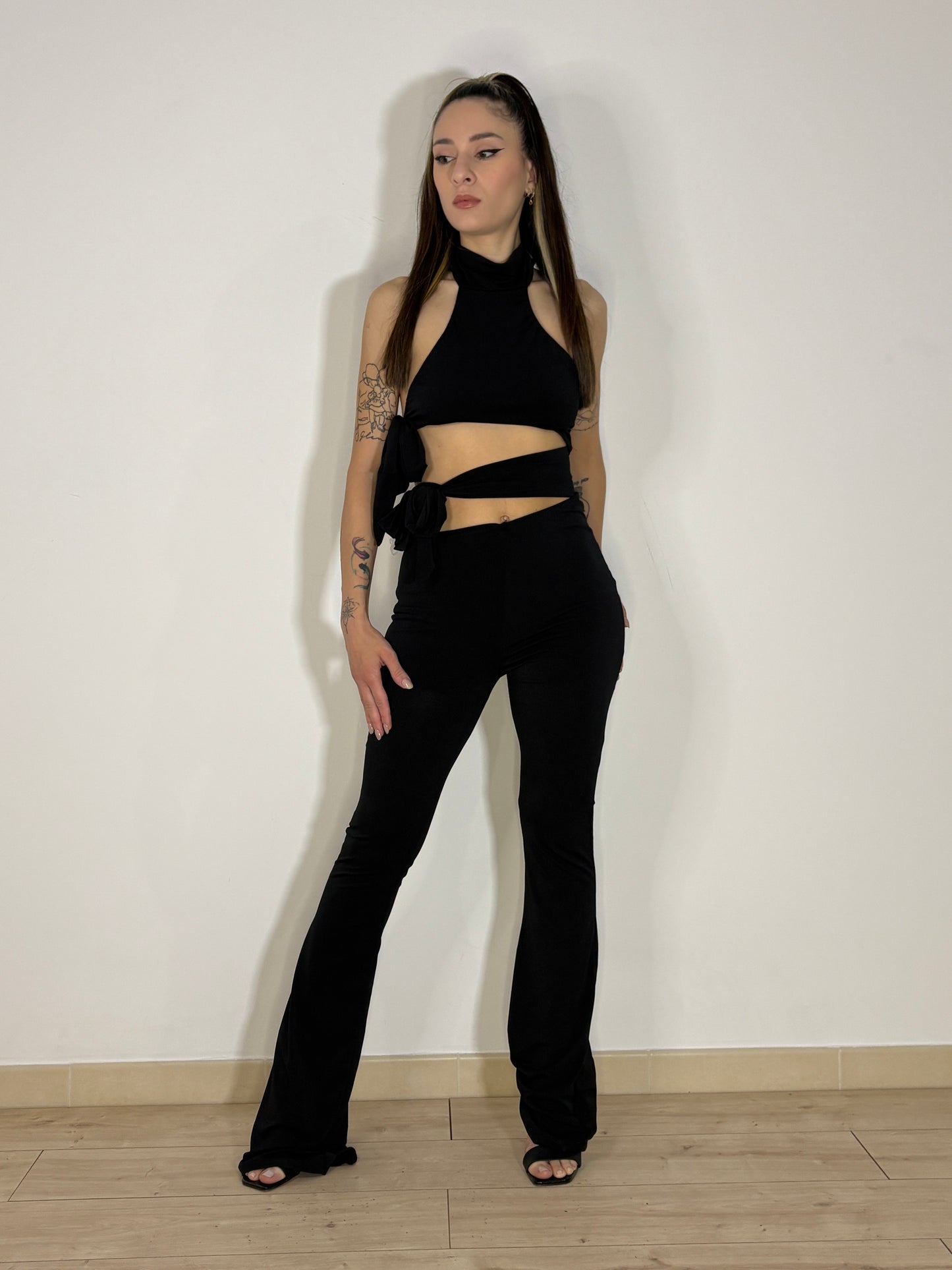 Completo Cut Out Elegance