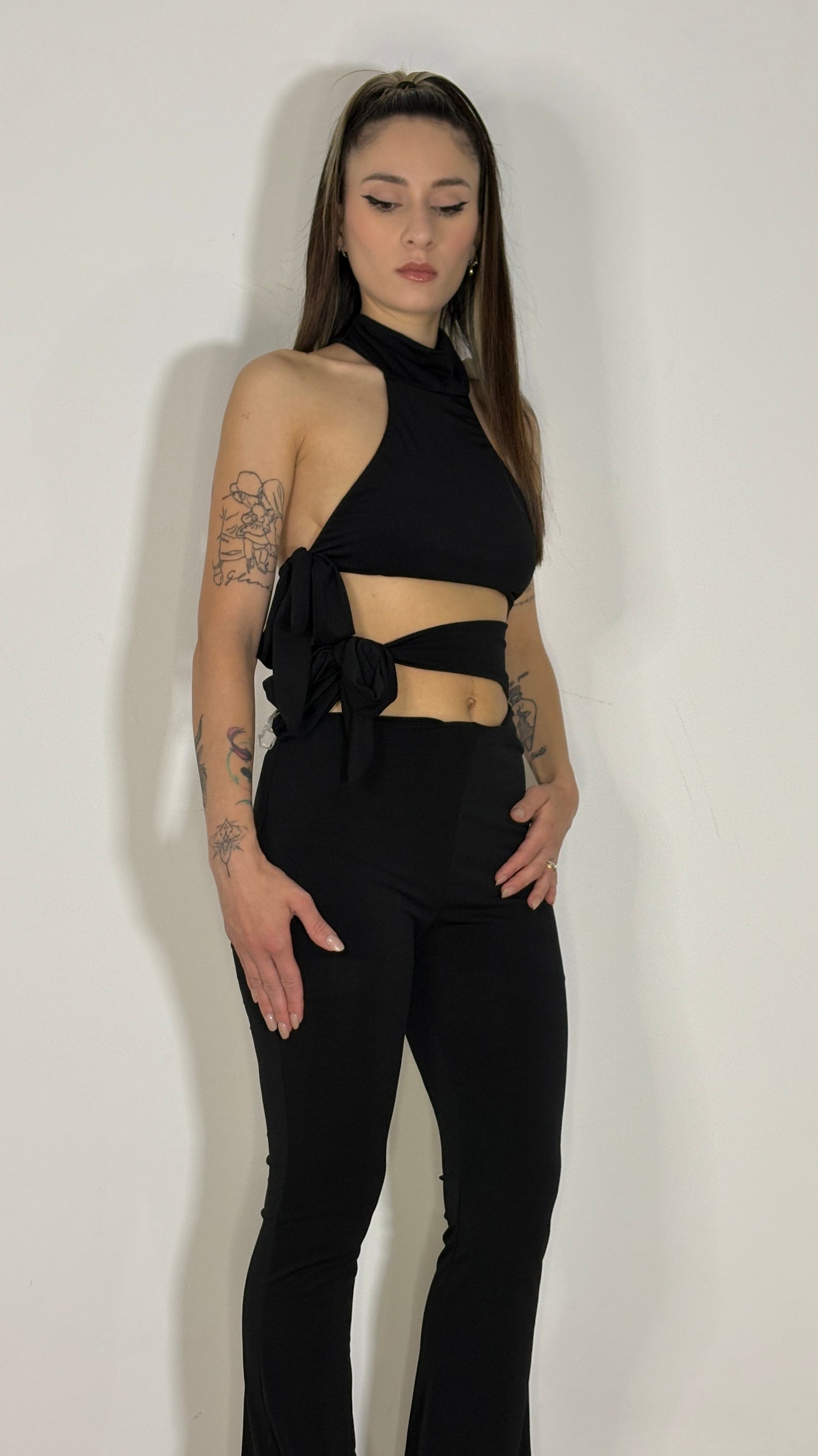 Completo Cut Out Elegance