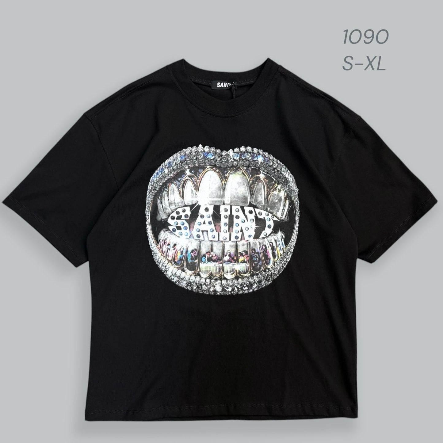 💎 T-shirt Over Size “Saint” Graphic Luxury