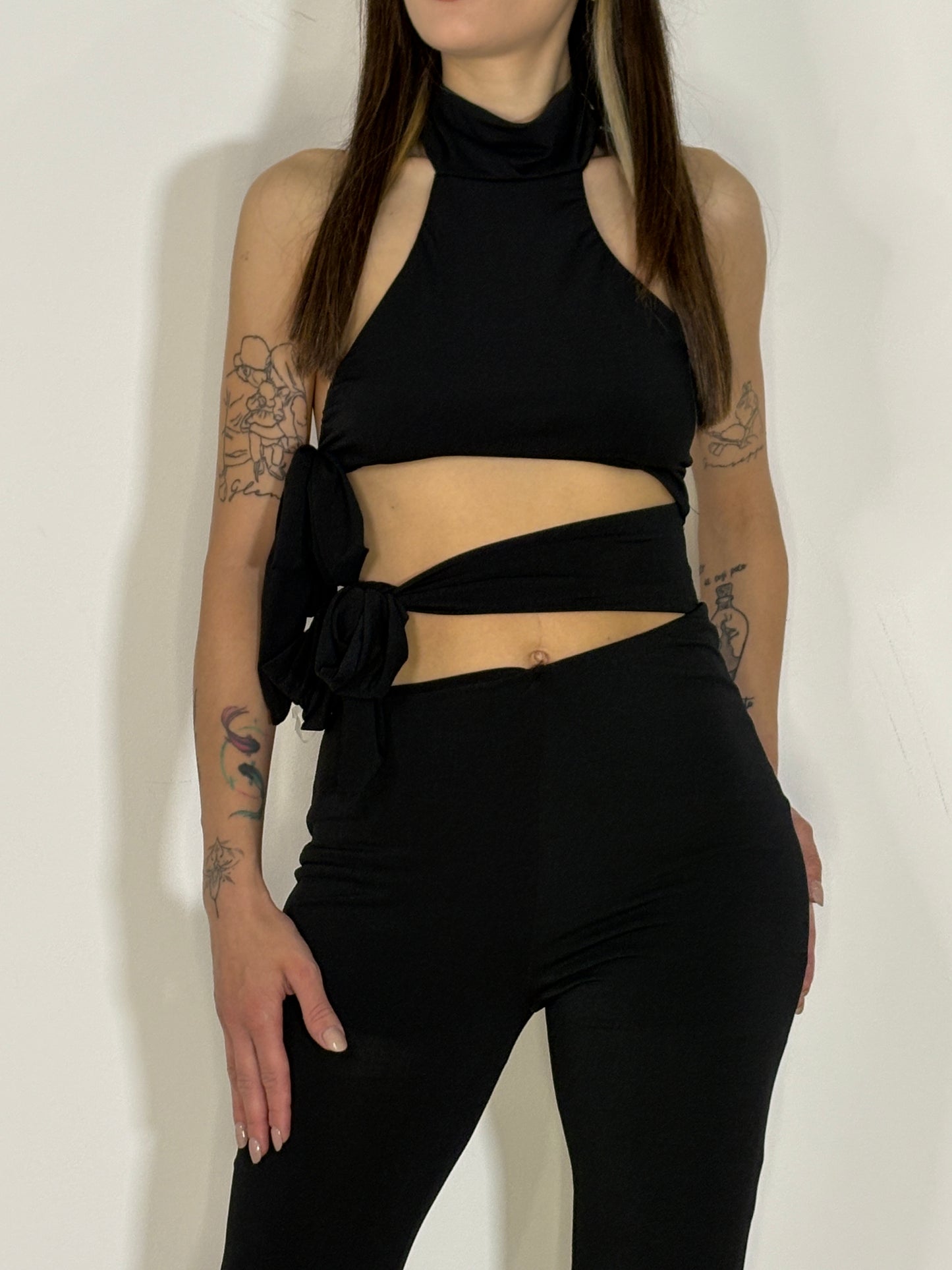 Completo Cut Out Elegance